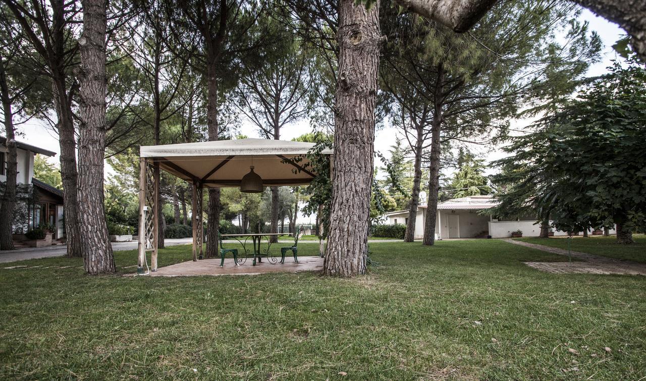 Masseria Nel Sole Hotel ลูเชรา ภายนอก รูปภาพ
